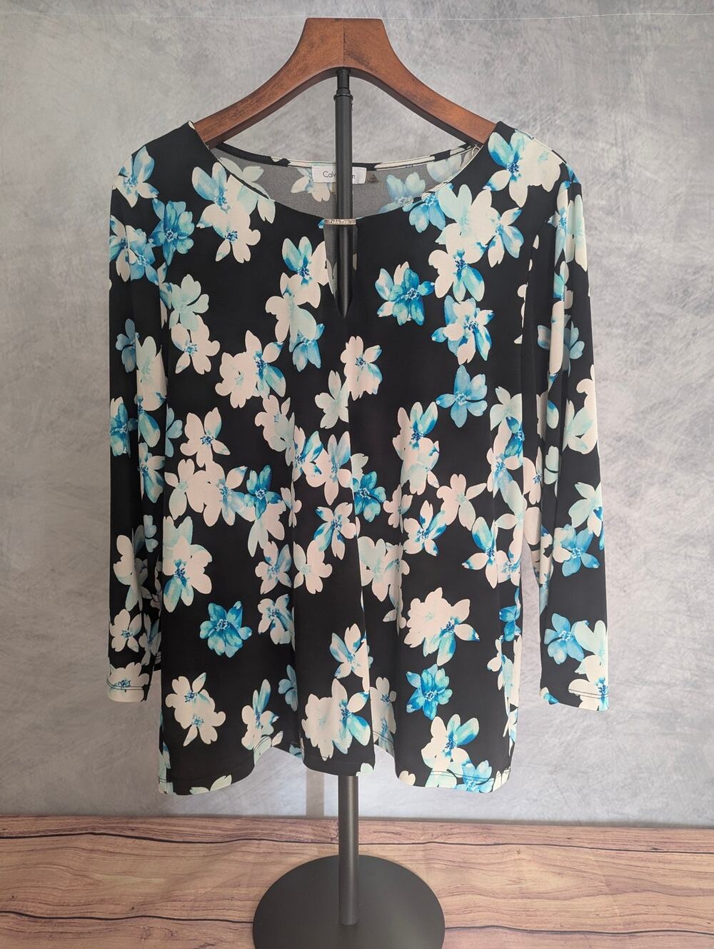 Calvin Klein Floral Keyhole Blouse – Black/White/Blue – Size XL